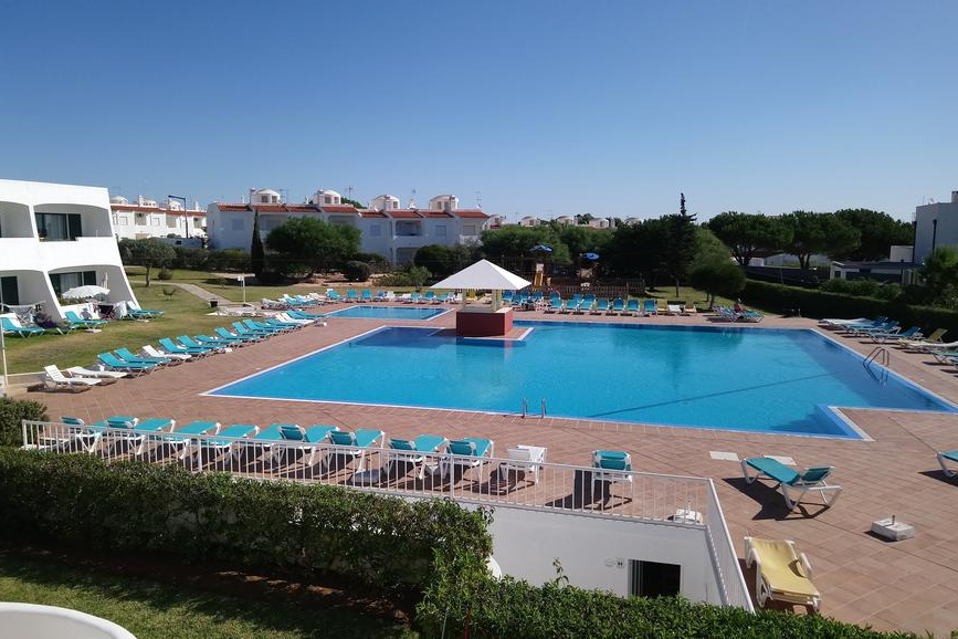 🏖️ Relax em Aparthotel Perto da Praia em Porches | Armação de Pêra