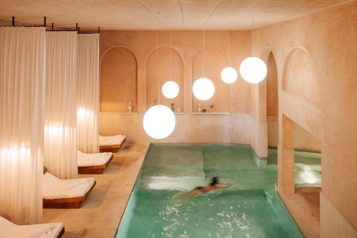 🌄 Hotel 5* situado nas margens do Douro com acesso à piscina interior e ao Spa incluído | Porto