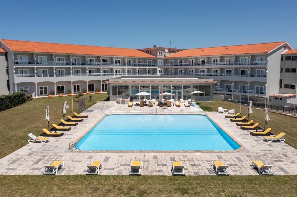 Férias em Peniche com Hotel junto à praia