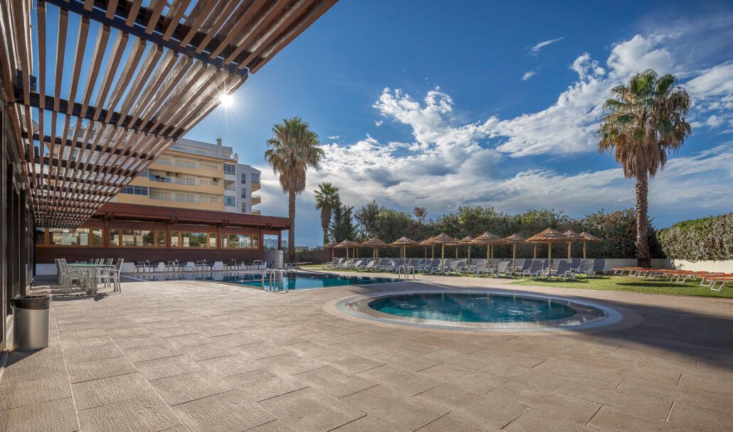 Interpass Vau Hotel Apartamentos 4* em Portimão a apenas 500m da Praia