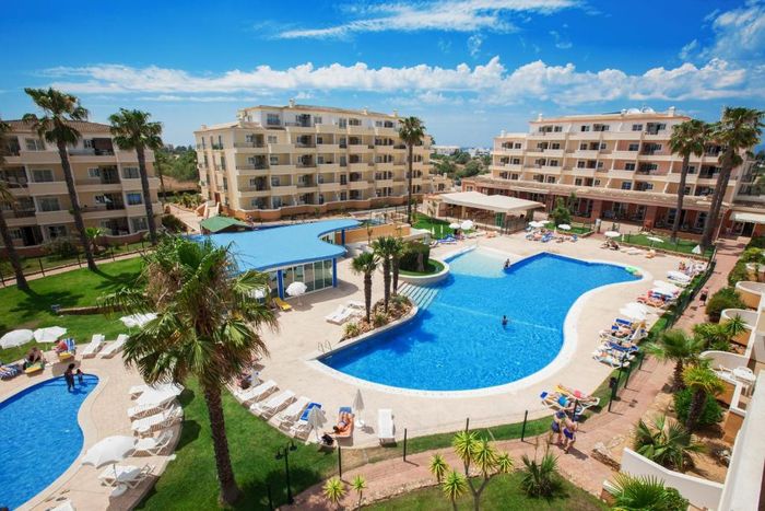 🏖️ Apartamentos 4* com Piscina perto da Praia do Vau | Portimão