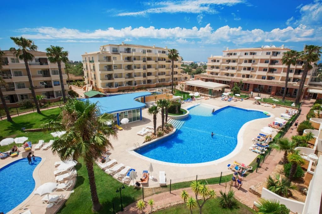 🏖️ Apartamentos 4* com Piscina perto da Praia do Vau | Portimão  