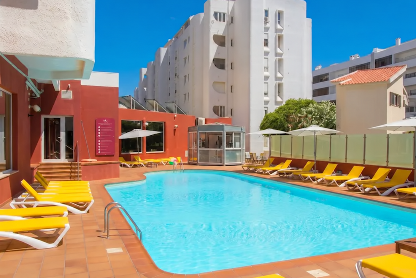 🏖️ Hotel 4* com piscina e praia a poucos minutos | Quarteira 🏖️ Hotel 4* com piscina e praia a poucos minutos | Quarteira