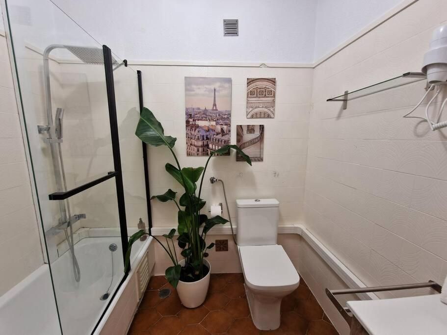 Caparica Central Apartment by Host-Point 3 Caparica Central Apartment by Host-Point 3