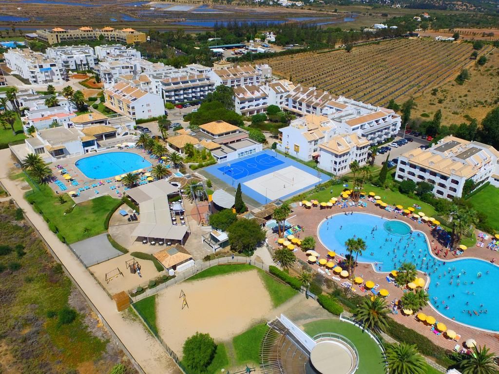 Golden Club Cabanas, com Spa e Piscinas incluídas