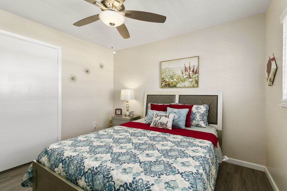 2 Bedroom 2Bath Deluxe Apt with Patio 3