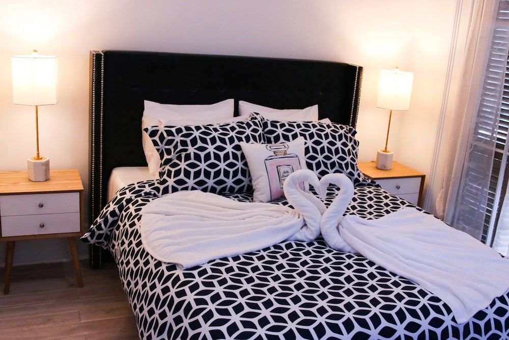 2BR Ocean Drive. Newly Renovated 2