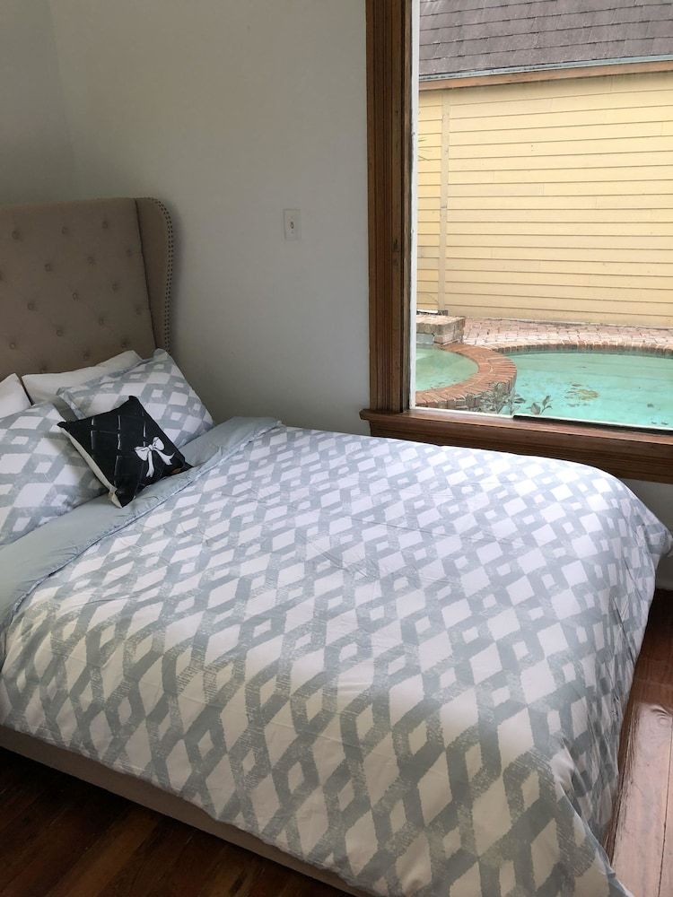 2BR Ocean Drive. Newly Renovated 3