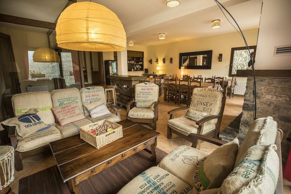 Abadía de Montenartró - Hostel -1 estrelas em Llavorsí