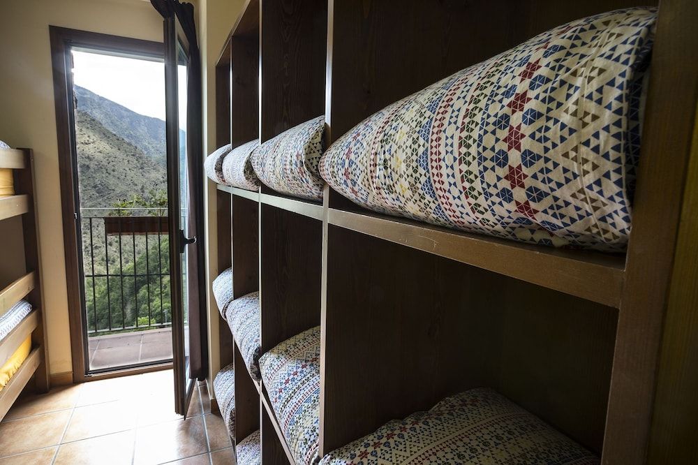 Abadía de Montenartró - Hostel 3