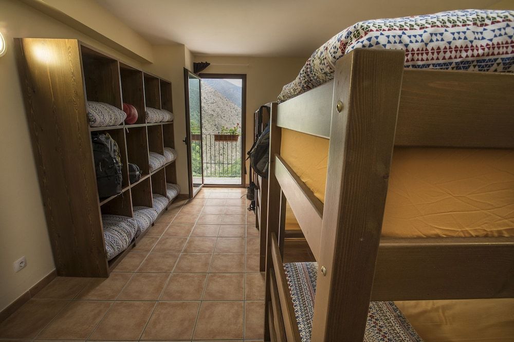 Abadía de Montenartró - Hostel 2