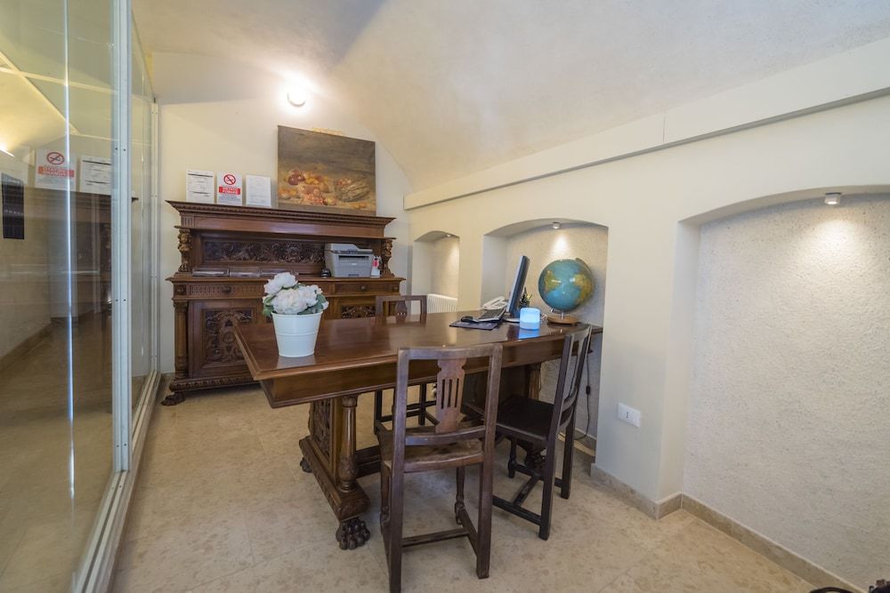 Academia Residence 2