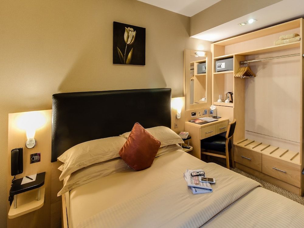 Academy Plaza Hotel 3