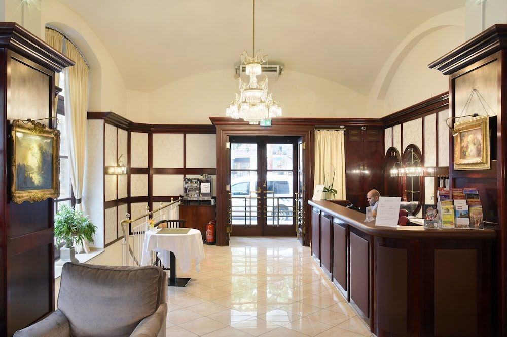 Am Schubertring Hotel 2