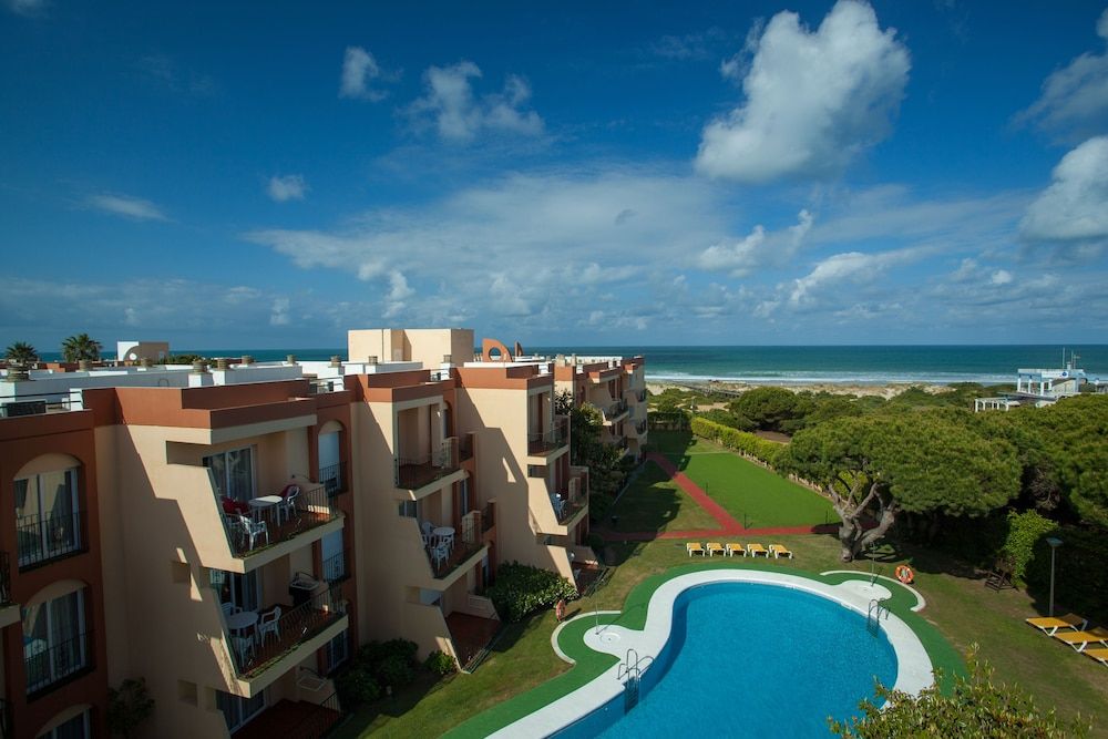 🌅 Aparthotel 4* com acesso direto à Praia | Cádiz