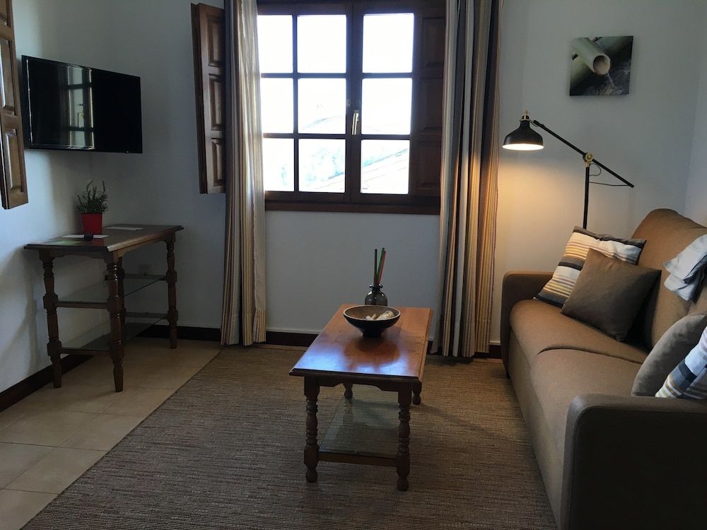 Apartamentos El Cardeo 1