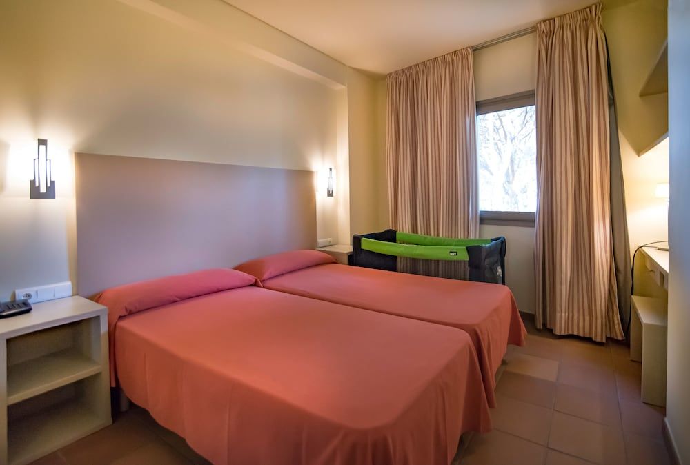 Aparthotel Ciutat de Palol 3