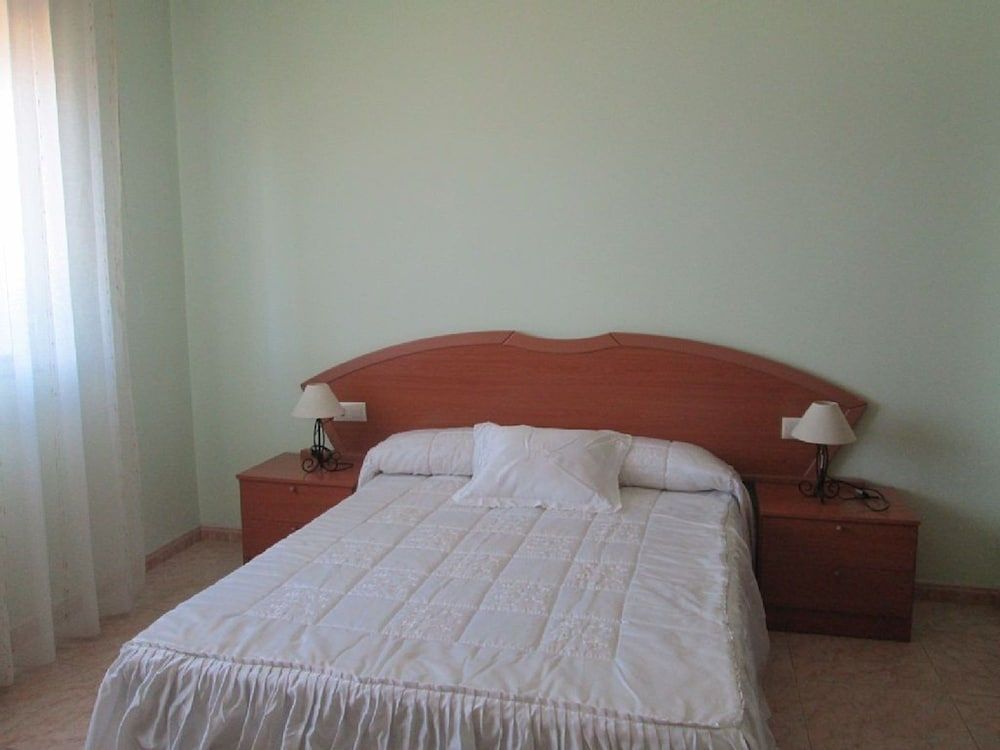 Galicia 100423 3 Bedroom Apartment by Mo Rentals 3