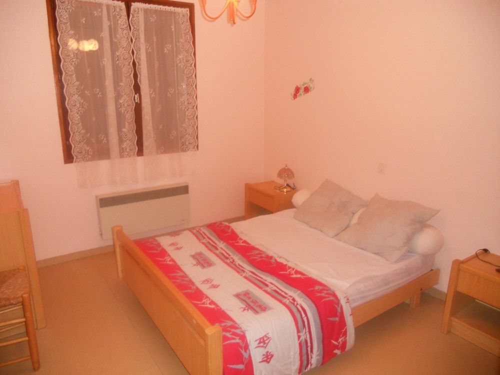 Apartment With 2 Bedrooms in Fontrabiouse, With Wonderful Lake View and Enclosed Garden 2