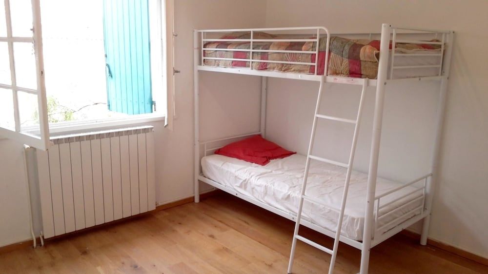 Apartment With 2 Bedrooms in La Garde, With Pool Access, Enclosed Garden and Wifi 3