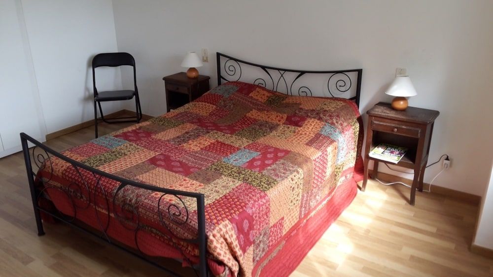 Apartment With 2 Bedrooms in La Garde, With Pool Access, Enclosed Garden and Wifi 2