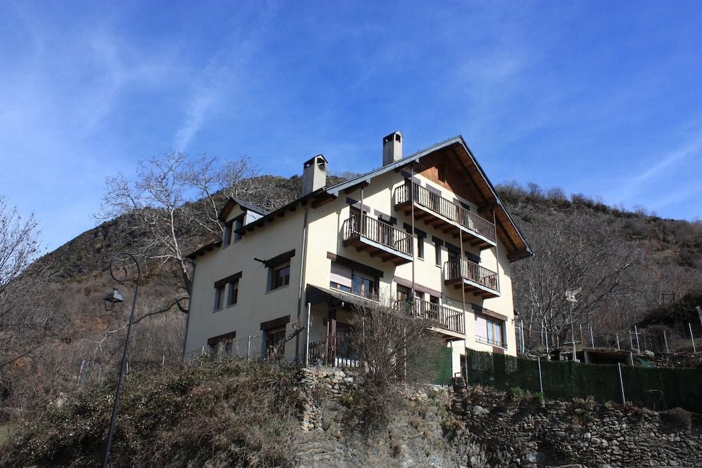 Apartment With 3 Bedrooms in Boí Taüll, With Wonderful Mountain View and Enclosed Garden - 4 km From the Slopes 3 estrellas en Bohí