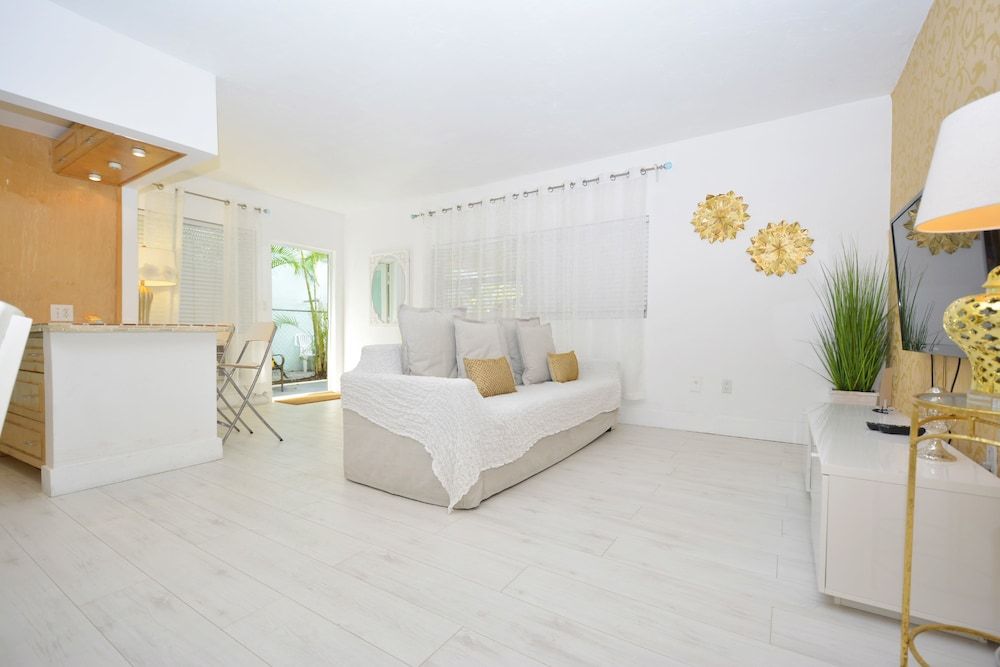 Art Deco Studio Apartments 2