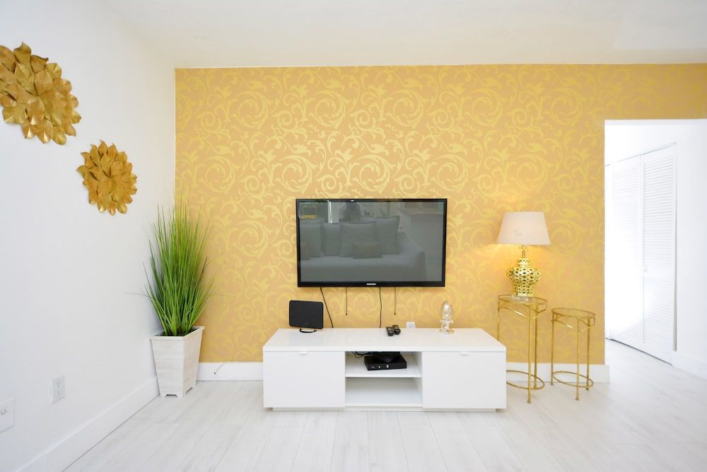 Art Deco Studio Apartments 3