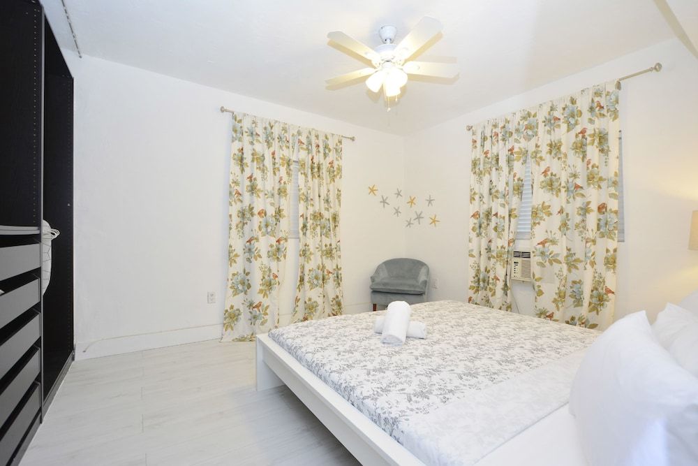 Art Deco Studio Apartments 1