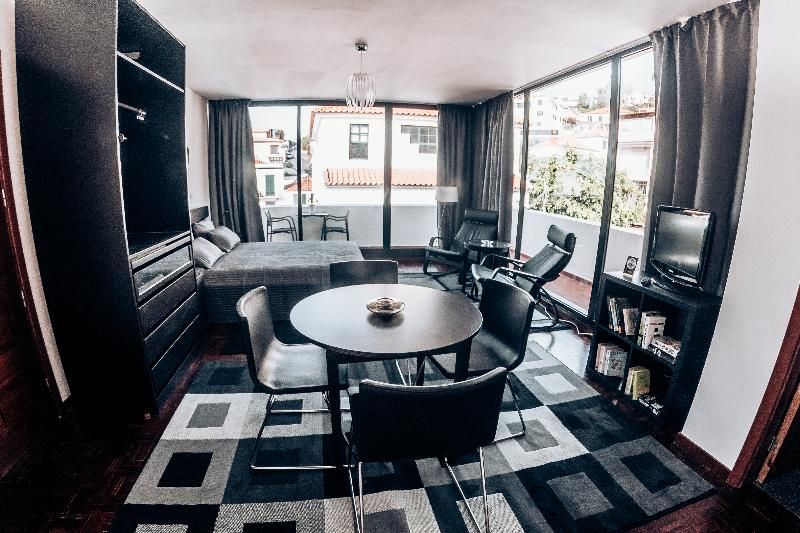 Arts In Apartments Pina 3