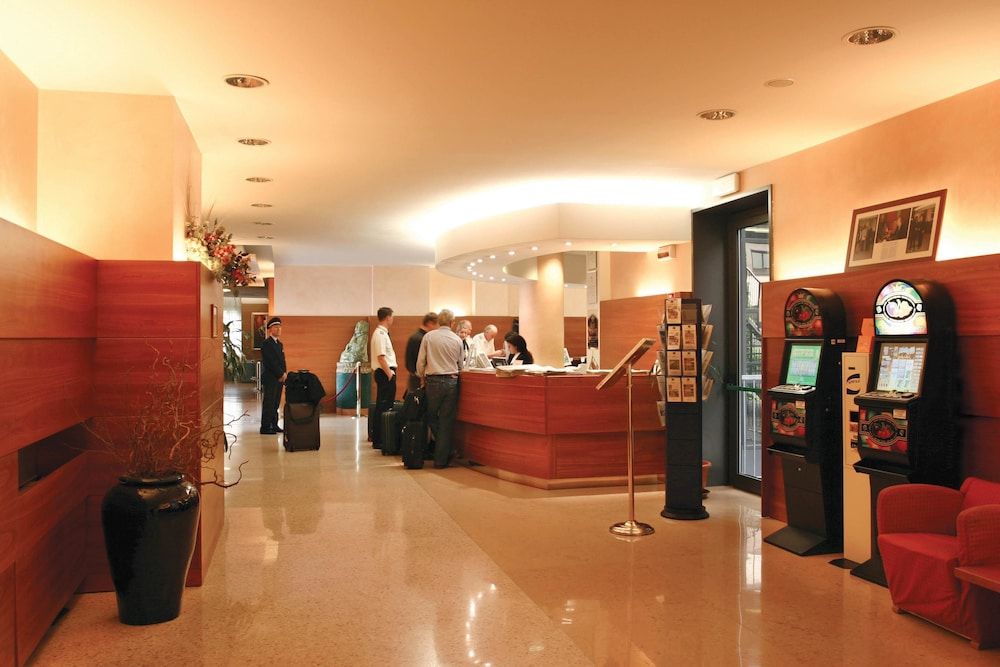 Best Western Hotel Cavalieri Della Corona 2