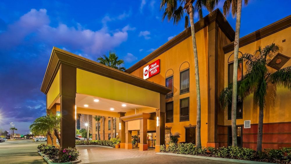 Best Western Plus Universal Inn 1