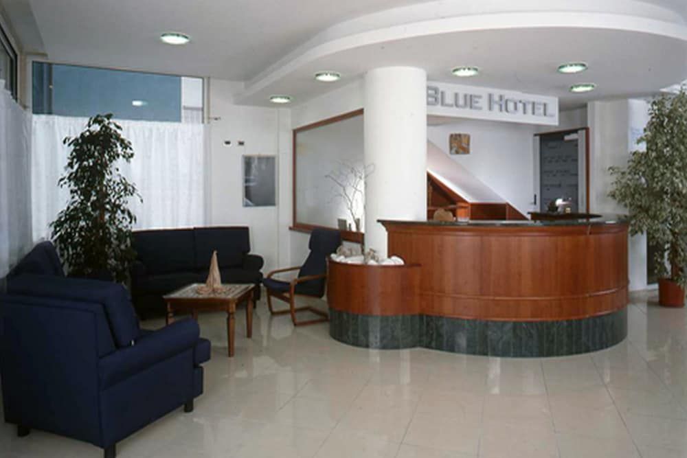 Blue Hotel 3