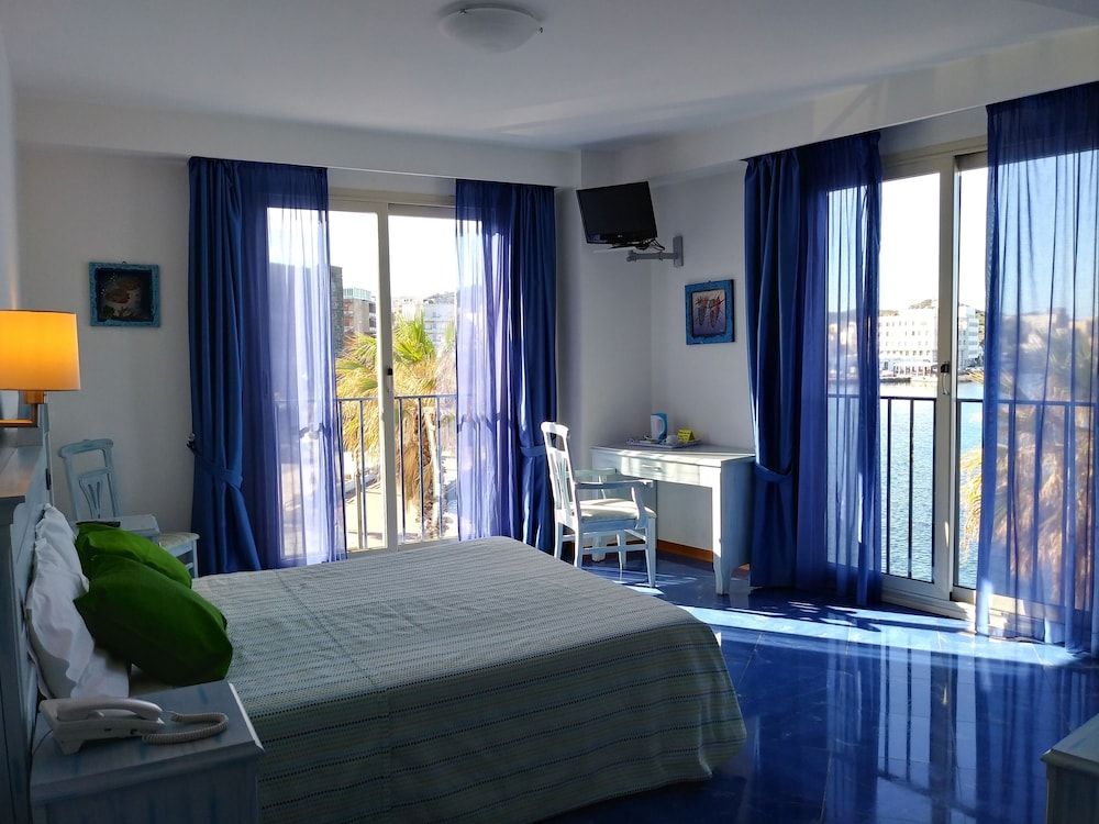 Blue Moon Hotel 3 estrelas em Pantelária