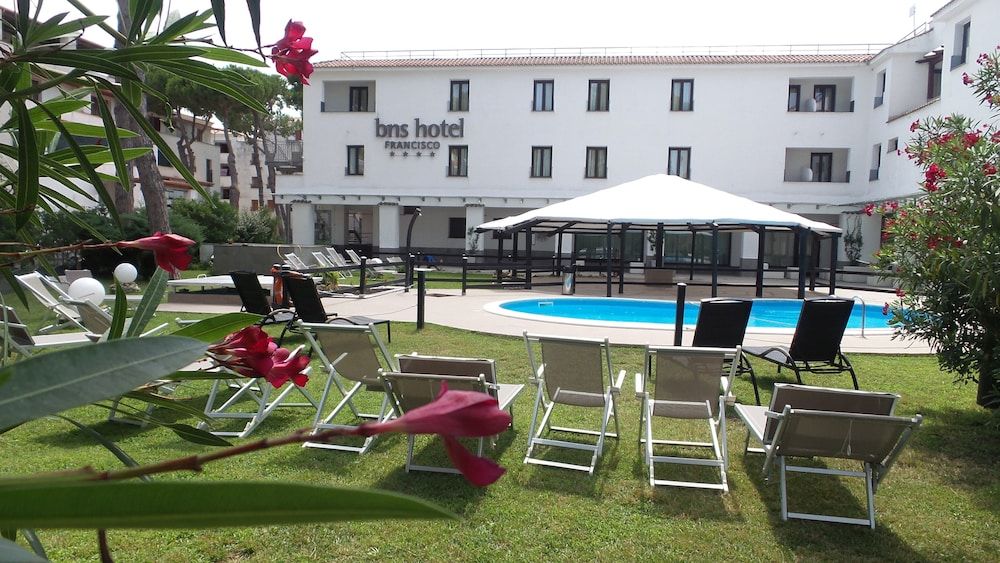 BNS Hotel Francisco 4 estrelas em Baia Domizia