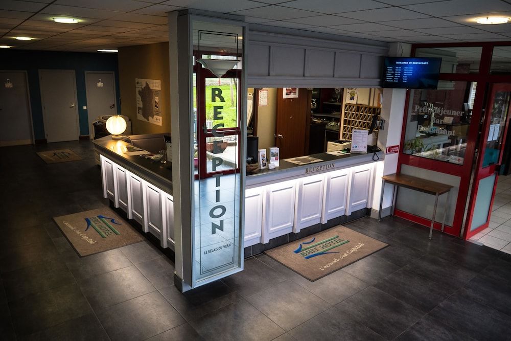 Brit Hotel Au Relais Du Vern 2