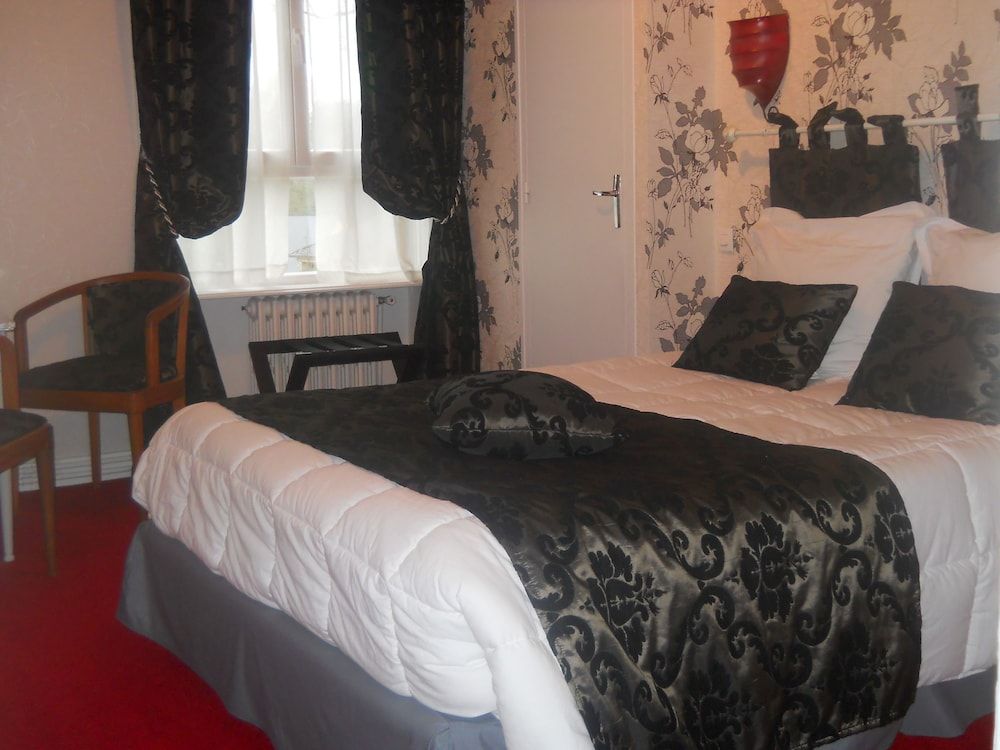 Brit Hotel Les Camelias 3