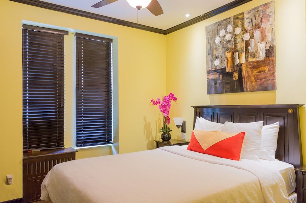 Broadway Hotel and Hostel 1