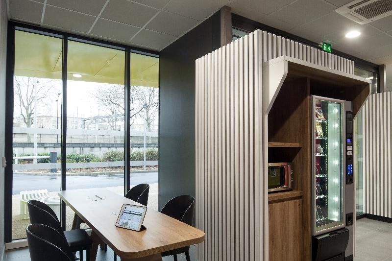 B&B Hôtel Nanterre Rueil Malmaison 2