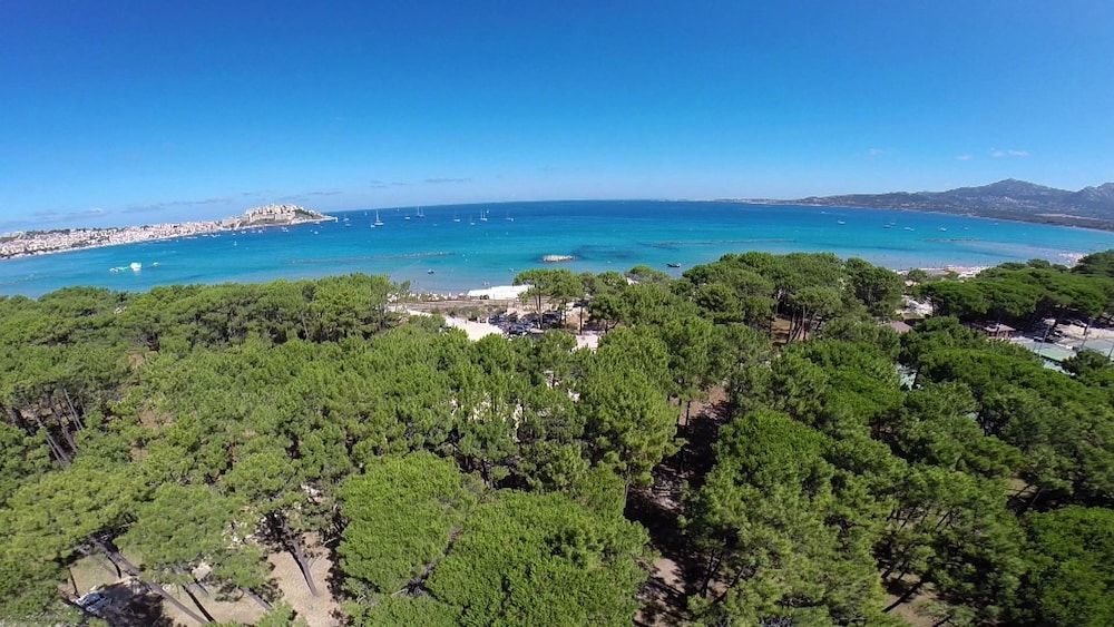 Camping La Pinède 4 estrelas em Calvi