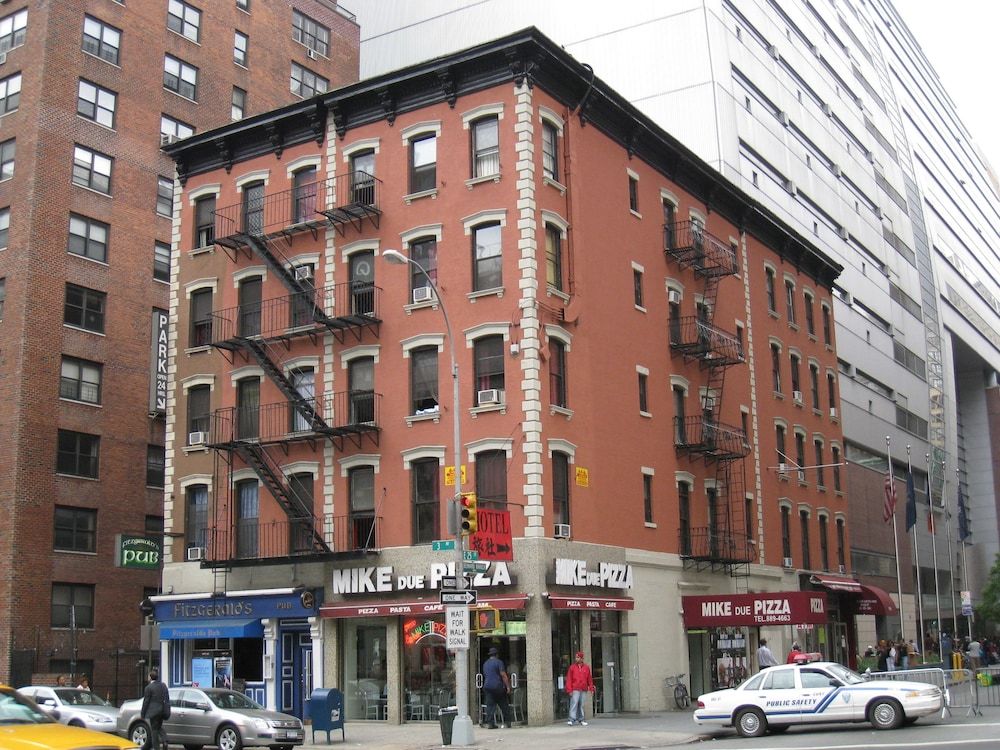 Carlton Arms Hotel 1