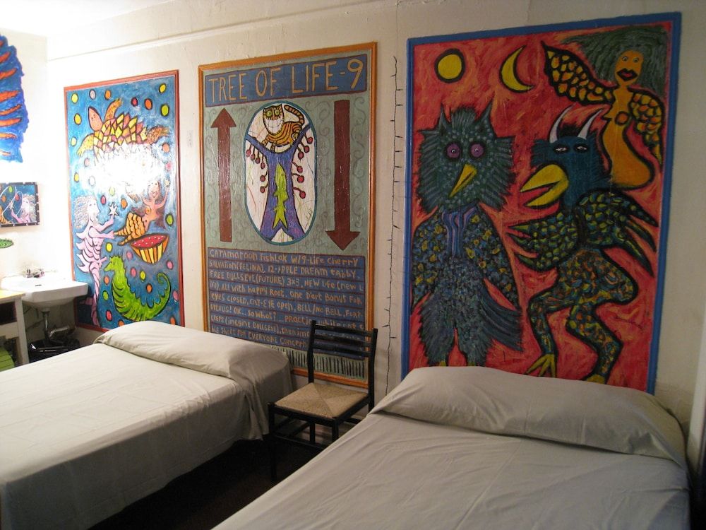 Carlton Arms Hotel 3