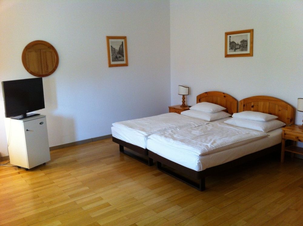 Caroline 2 Caroline 2