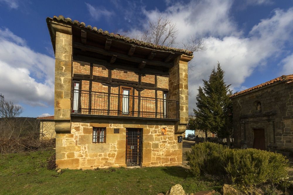 Casa Roja 3 estrellas en Aguilar de Campóo