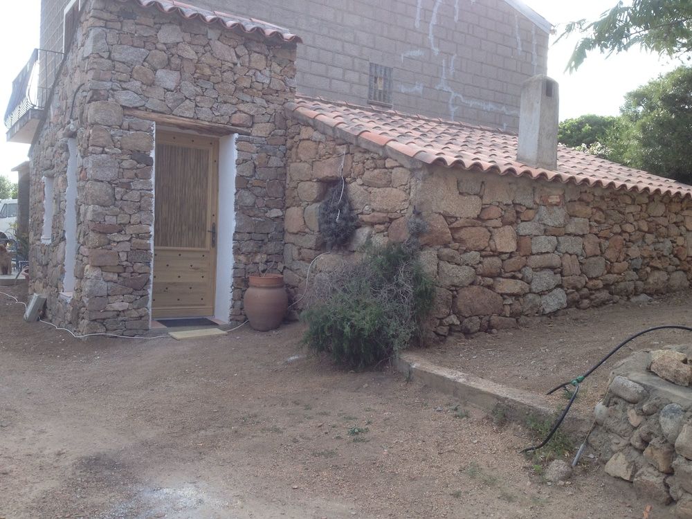 Caseddu di Chjarastella 2 estrelas em Figari