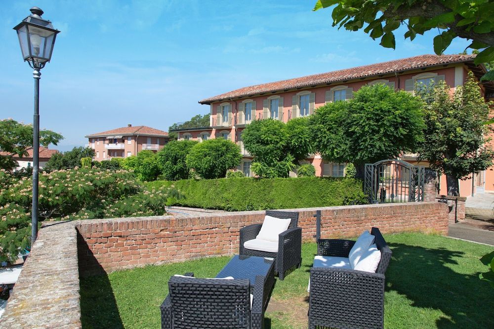 Hotel Castello di Santa Vittoria 1