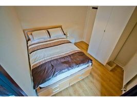 Central Open Plan Flat Sleeps 4