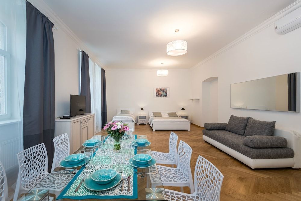 Central Superior Apartments and Suites 1