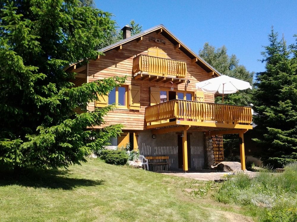 Chalet With 4 Bedrooms in Ax-les-thermes, With Wonderful Mountain View and Furnished Garden -1 estrellas en Ax-les-Thermes