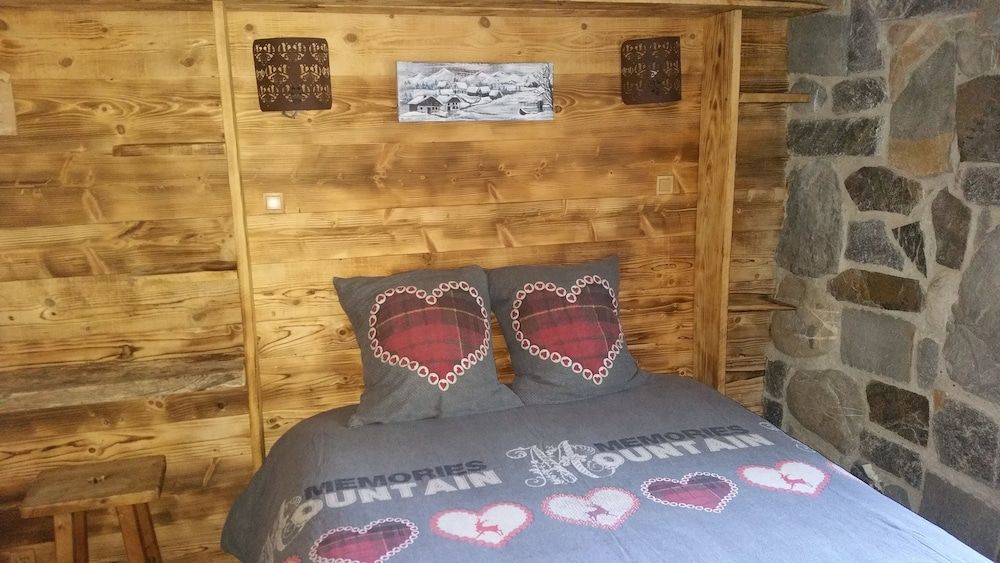 Chambres d'Hôtes Chalet De La Source 1